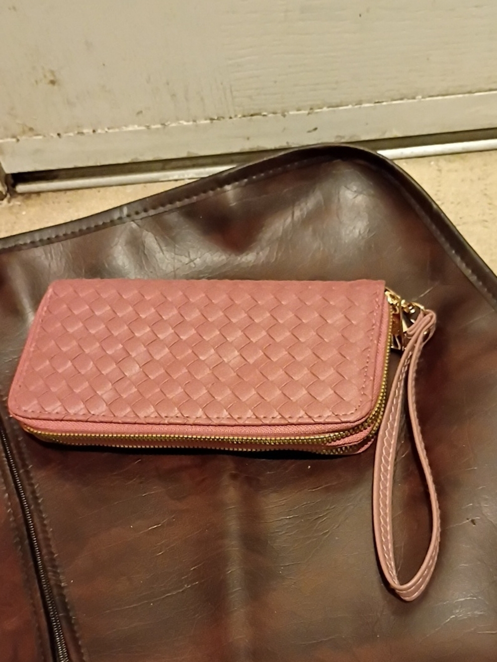 Woven Zip Wristlet Clutch in Dusty Rose